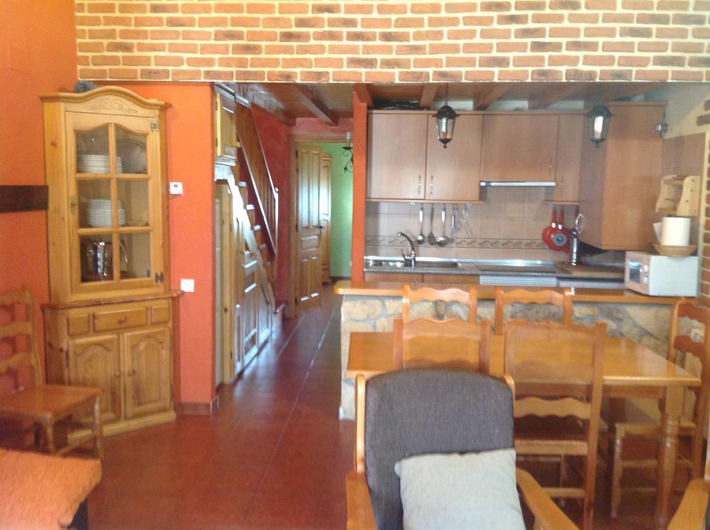 Casa Rural La Vega De Gredos Hostal San Martin de la Vega del Alberche Exterior foto